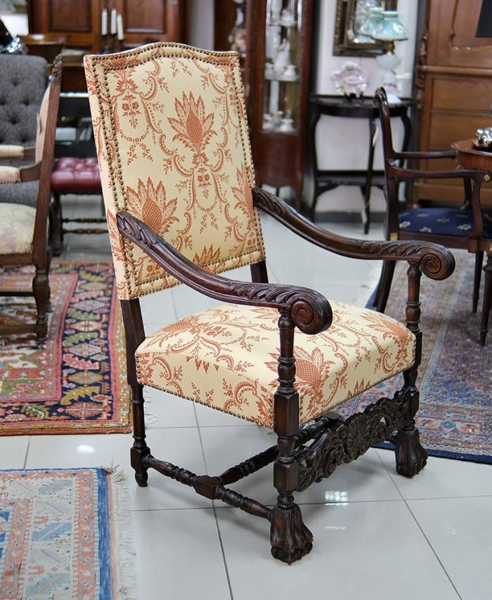 Sillón caballero estilo isabelino