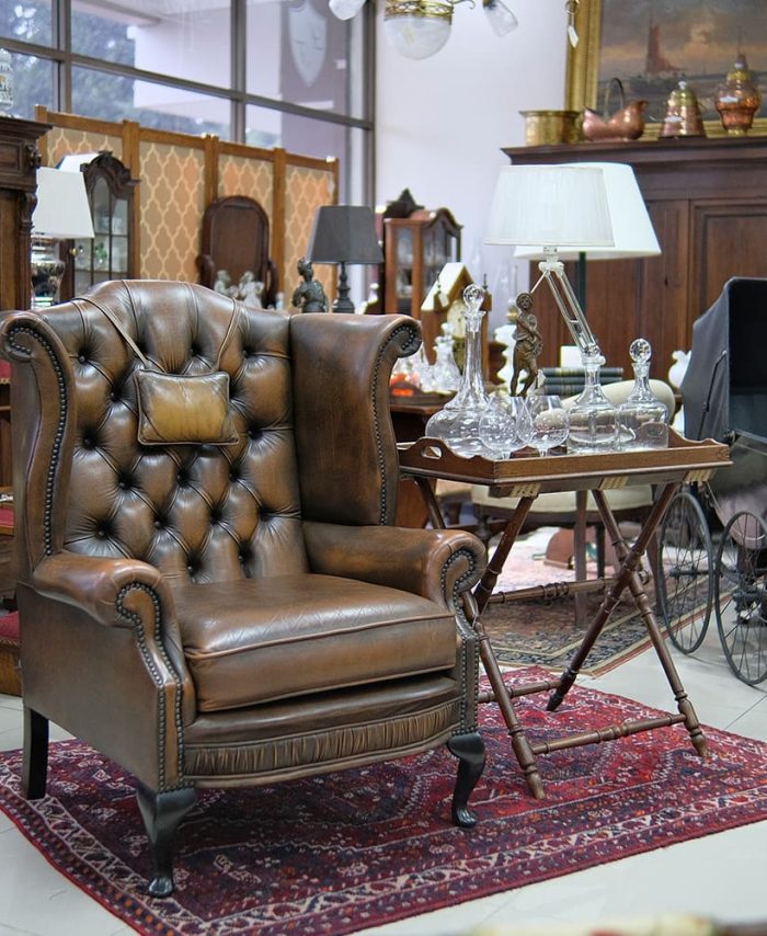 Sillón en cuero estilo Chesterfield